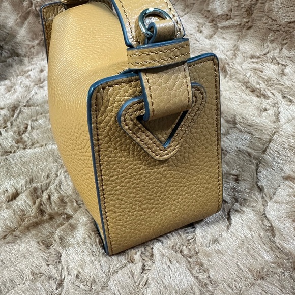 The Horse Shoulder Bag with Pebbled Texture - Picture 4 of 13